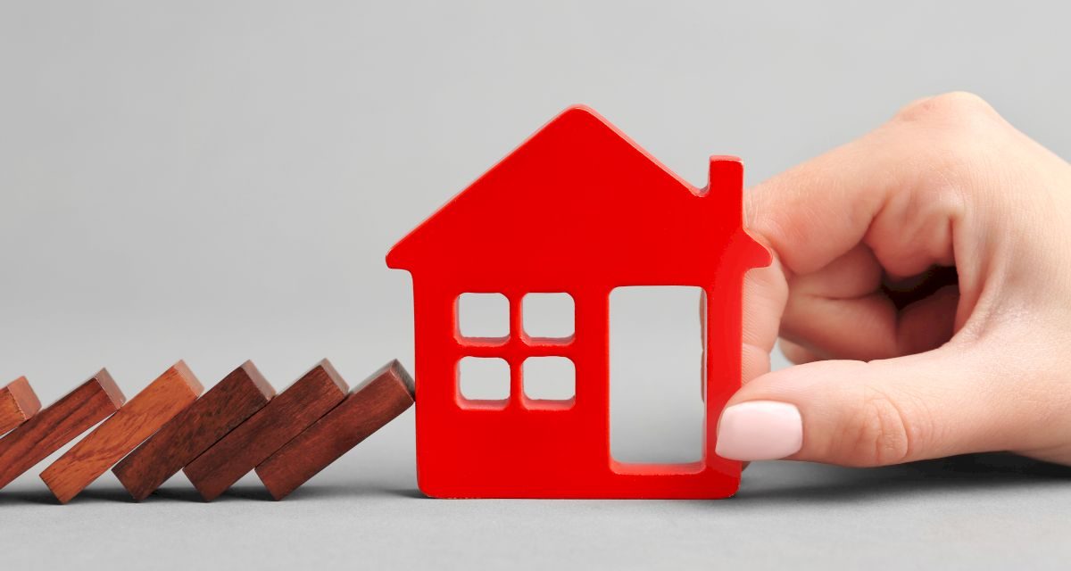 https://satinapark.ro/wp-content/uploads/2025/11/dominoes-wooden-house-shape-grey-background_1-1200x640.jpg